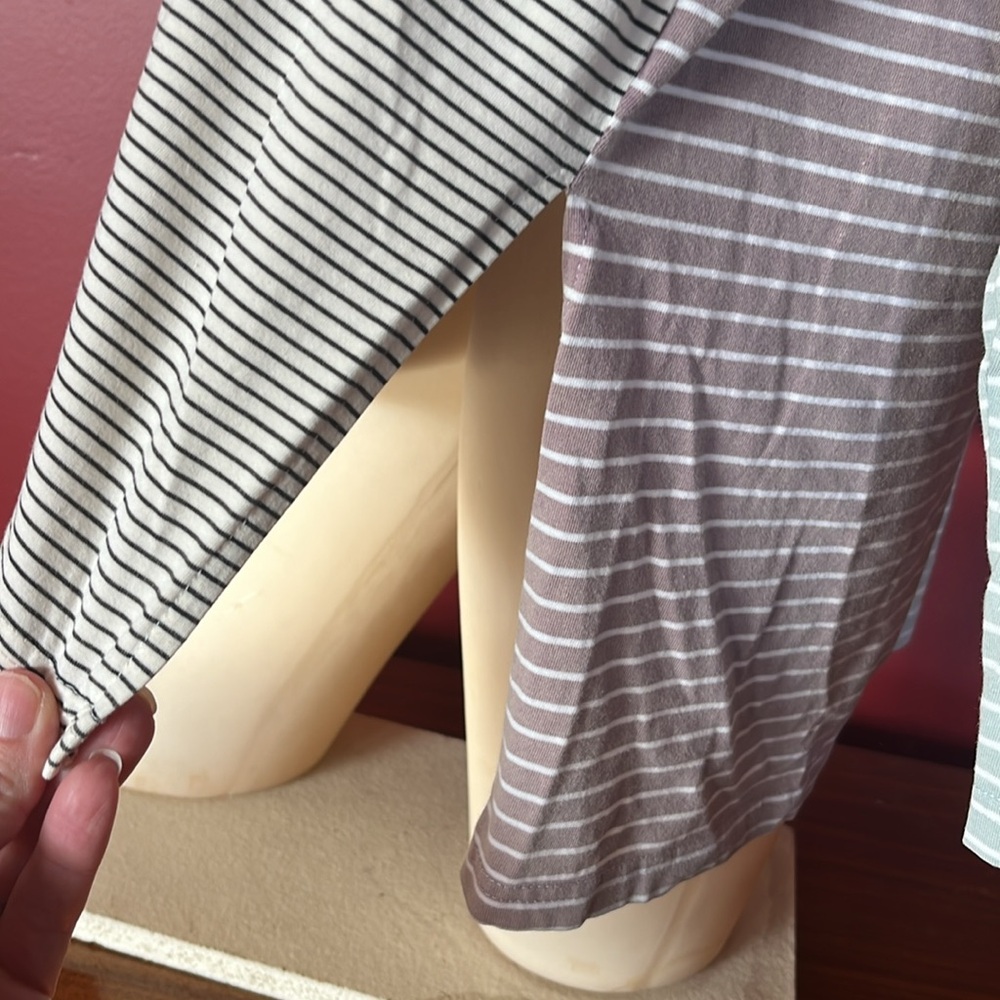 Like new White Birch oversized top - Picture 5 of 13